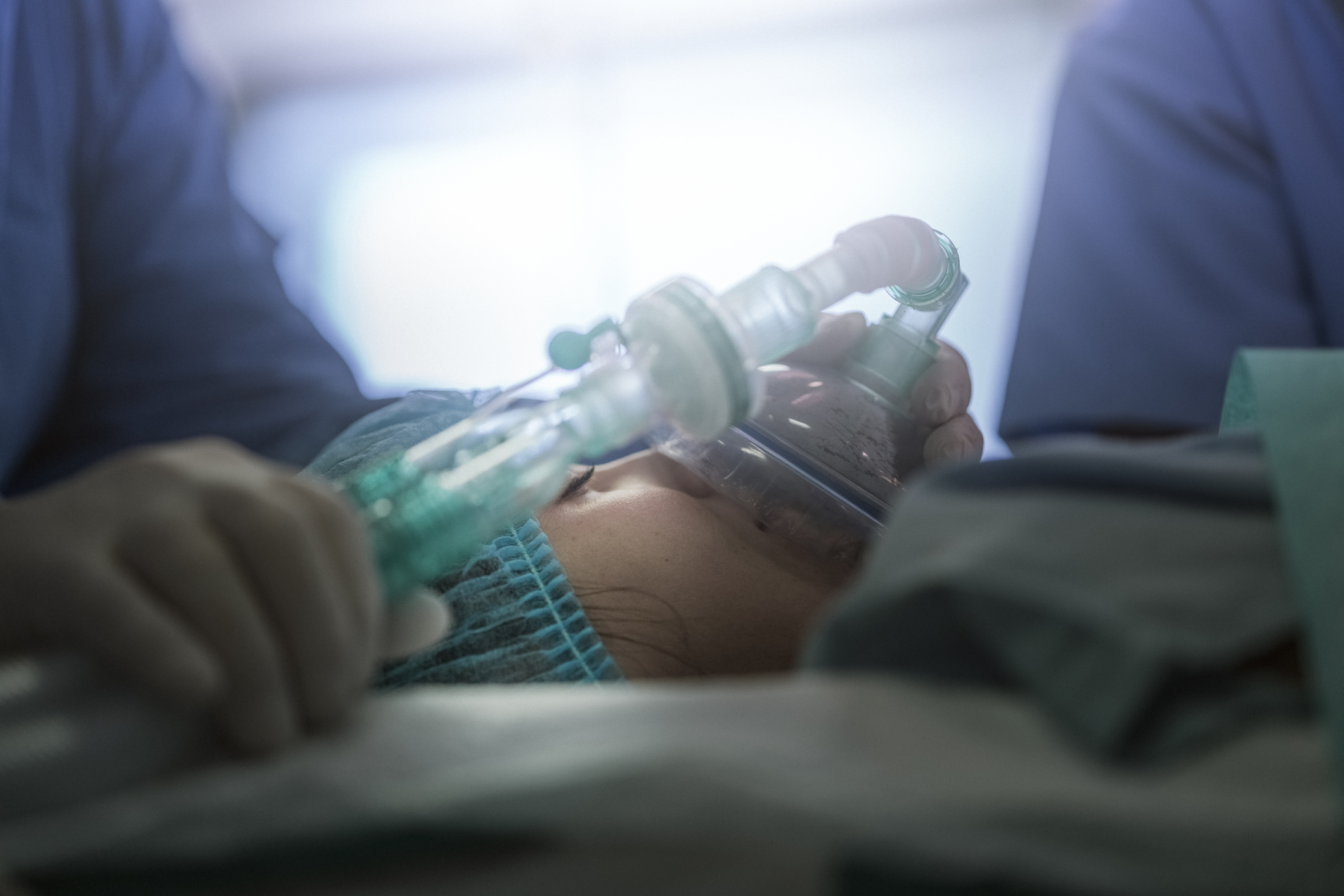 Două femei și două fetițe de 2 și 4 ani, în stare gravă la spital după ce s-au intoxicat cu o soluție pentru tratarea scabiei