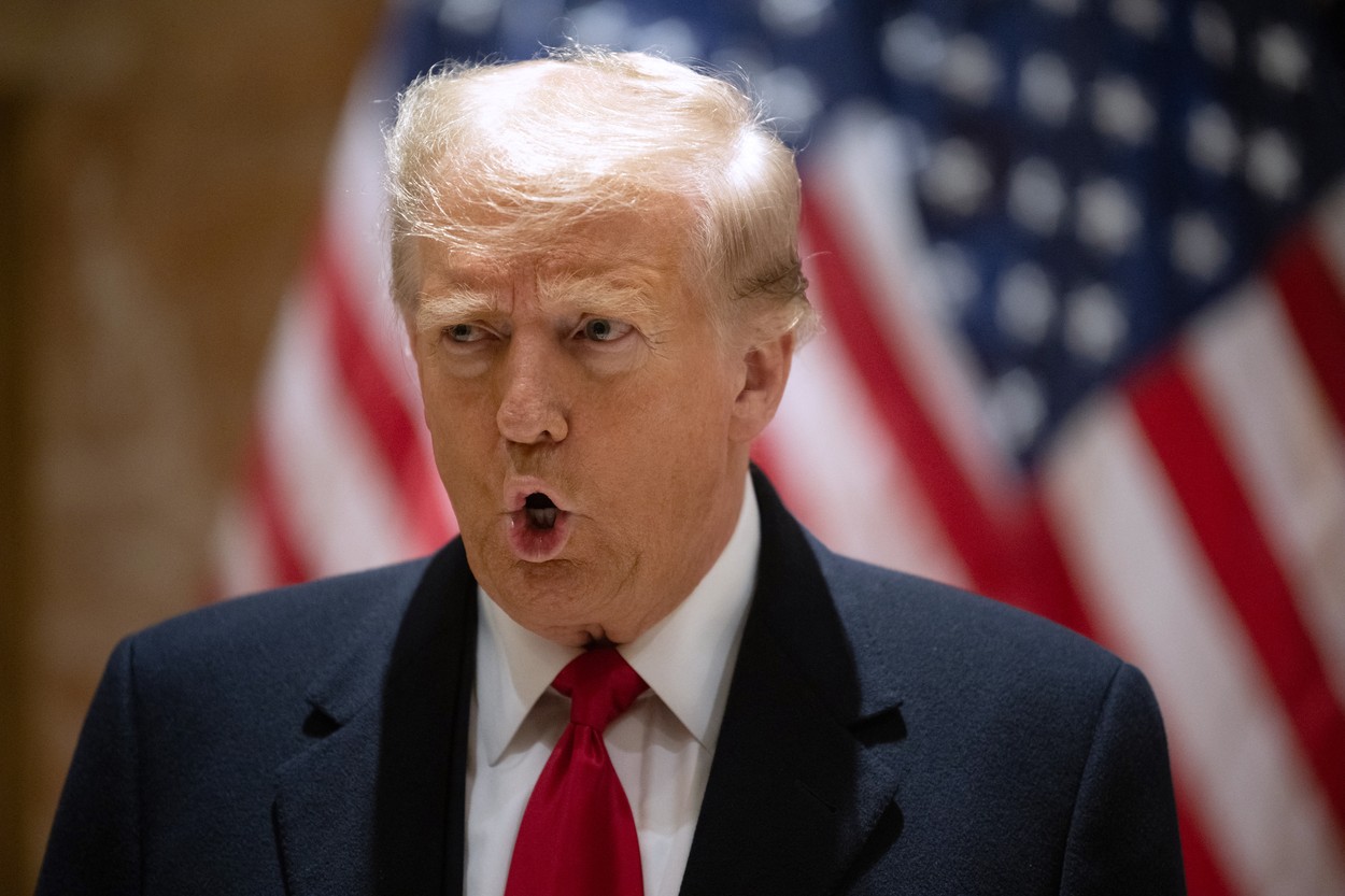 „Clar are demență”. Fotografia bizară postată de Trump pe internet. Și-a întrebat fanii dacă seamănă cu Elvis Presley