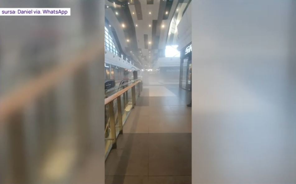 VIDEO Alertă de incendiu într-un mall din București: Clienţii și angajații au fost evacuaţi de urgență