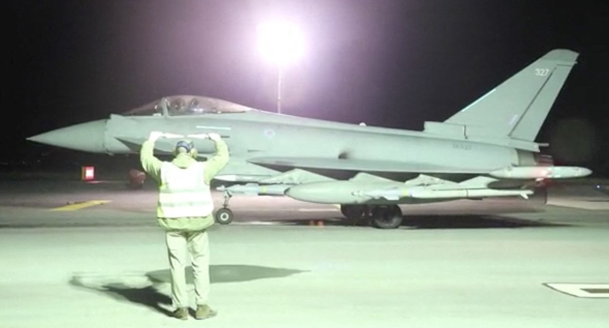 SUA au lovit mai multe ţinte houthi în Yemen. Au fost vizate două drone navale cu explozibili