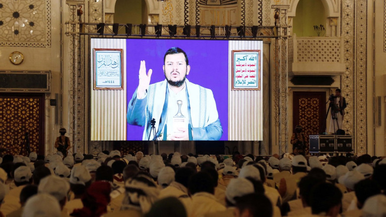 Discursul susținut de șeful grupării Houthi, urmărit de pe un ecran