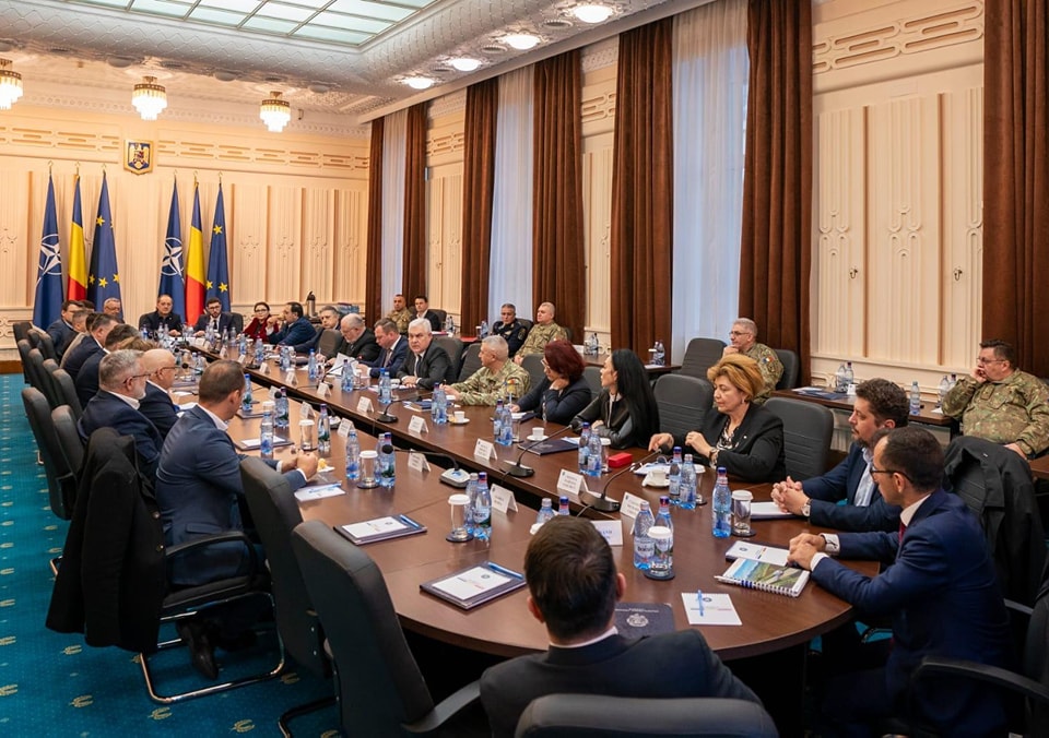 Întâlnire între șefii Armatei și parlamentari. Leoreanu: S-a propus stagiul militar voluntar pentru cei cu vârsta între 18 şi 35 de ani