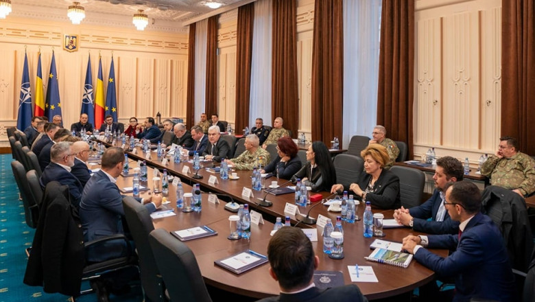 întâlnire între șefii Armatei și parlamentari