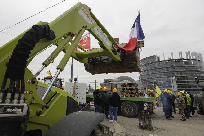 INQUAM_PROTEST_FERMIERI_PE_STRASBOURG_07_INQUAM_Photos_Octav_Ganea