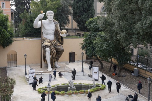 GALERIE FOTO Statuia colosală a împăratului Constantin a fost reconstituită și dezvelită marți la Roma