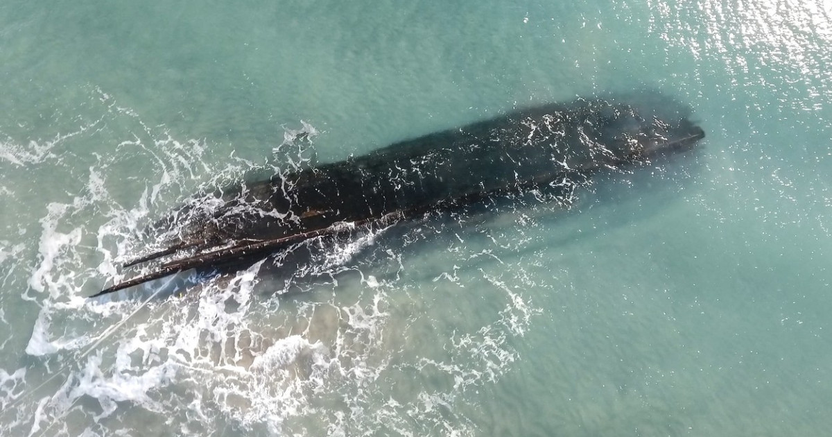 Un uragan puternic a scos din adâncurile oceanului o epavă misterioasă. Acum, o altă furtună amenință să o distrugă|EpicNews