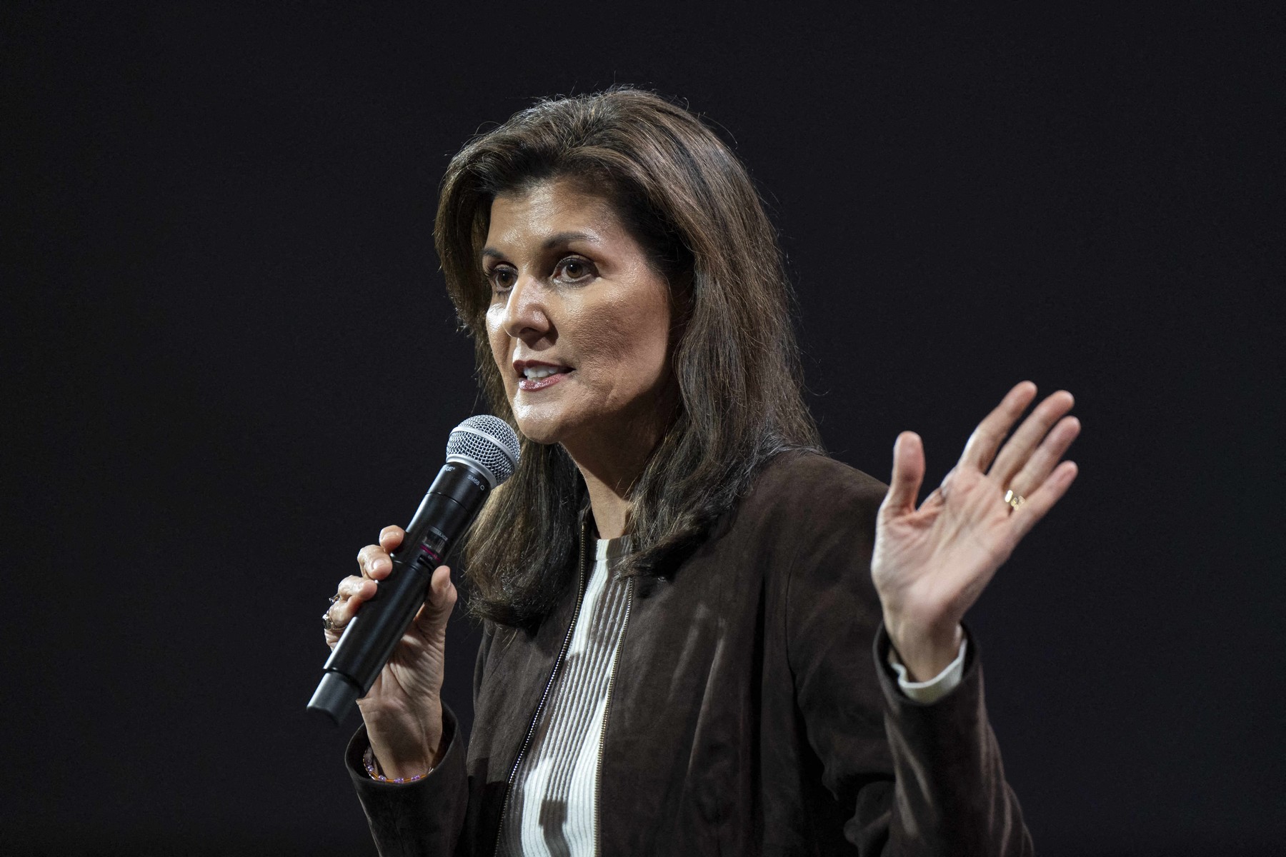 Republicana Nikki Haley, rămâne în cursa cu Trump și după înfrângerea rușinoasă din Nevada, unde a fost învinsă de opțiunea „Nimeni”