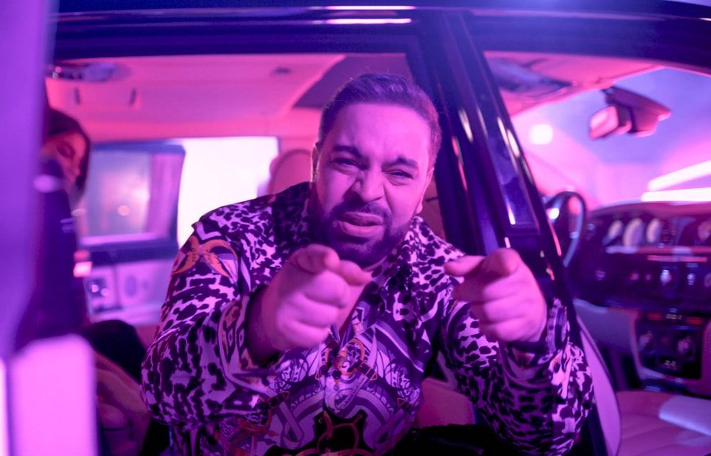 Florin Salam a fost ridicat de poliție și dus la audieri. E acuzat că a luat bani pentru trei evenimente și nu s-a mai dus
