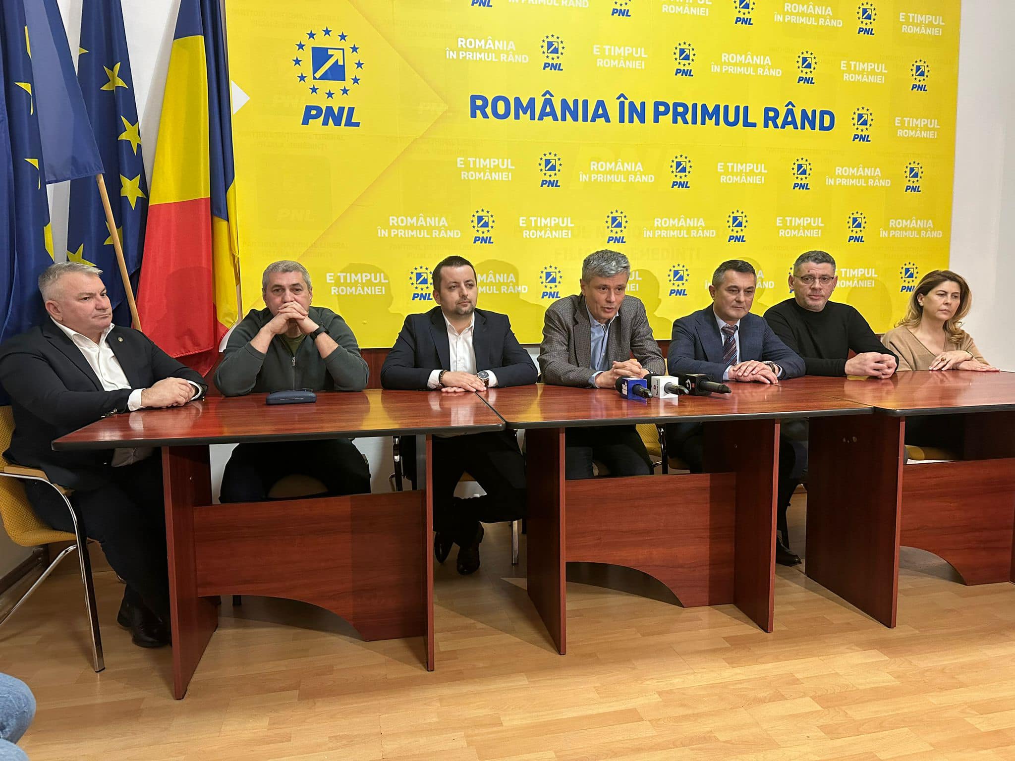 Peste 15 organizații AUR din Mehedinți s-au alăturat PNL. Virgil Popescu: Nu s-au lăsat intimidați de trompeta putinistă George Simion