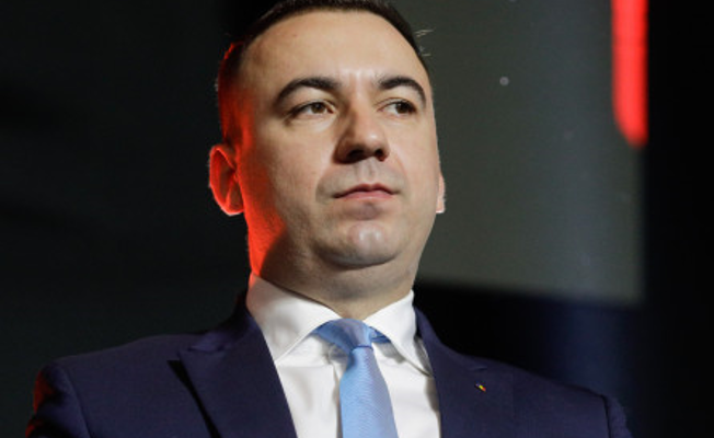Ministrul Digitalizării: Legea „deepfake” intră la vot săptămâna viitoare. Creatorii riscă închisoarea, cei care distribuie, amenzi