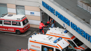 ambulante si pacient dus la serviciul de urgente