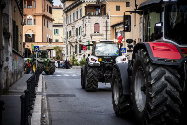 Tractors protest: some vehicles parade through the streets of the centre, Rome, Italy - 9 February 2024