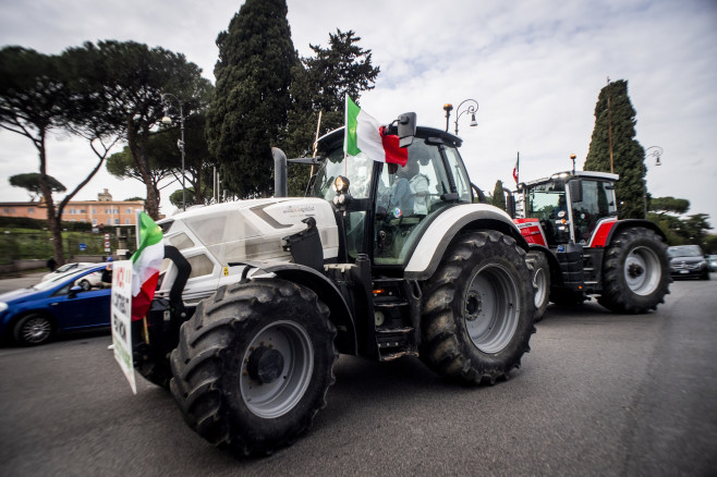 Tractors protest: some vehicles parade through the streets of the centre, Rome, Italy - 9 February 2024