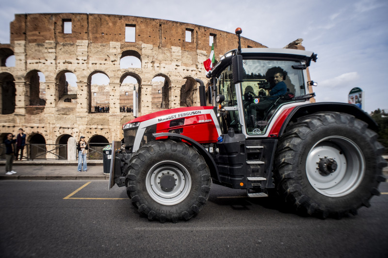 Tractors protest: some vehicles parade through the streets of the centre, Rome, Italy - 9 February 2024