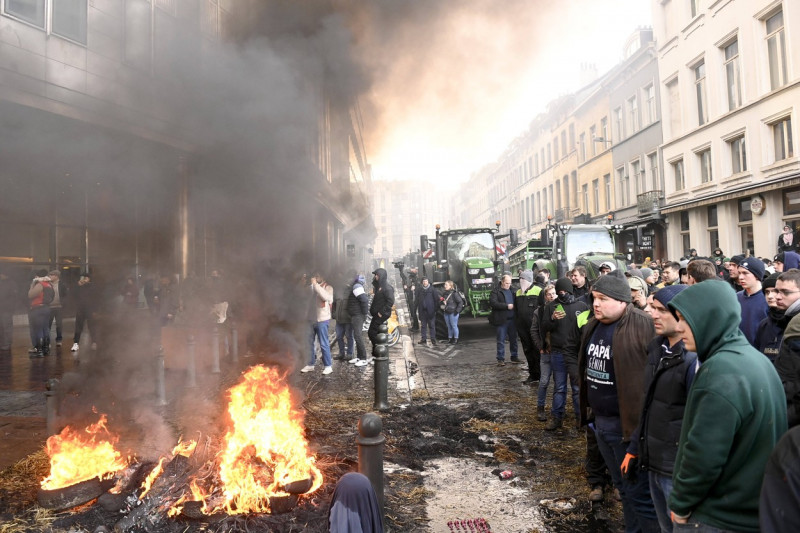 Farmers blockade of Brussels during the European summit BRUSSELS, BELGIUM - FEBRUARY 01 : Farmers blockade of Brussels d