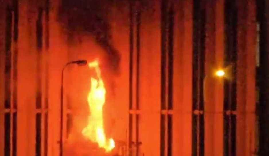 VIDEO. Incendiu violent la Hidrocentrala Porţile de Fier 1: Pentru stingere au intervenit echipaje de pompieri din mai multe județe