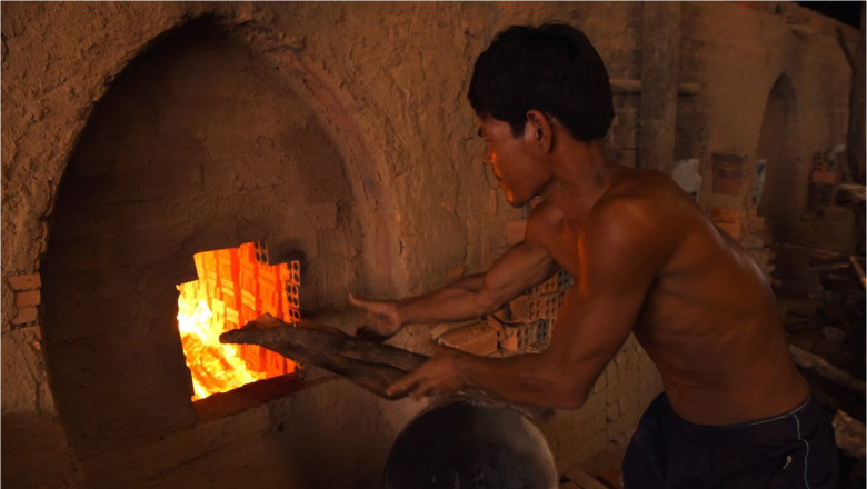 muncitori în fabricile de cărămizi din Cambodgia