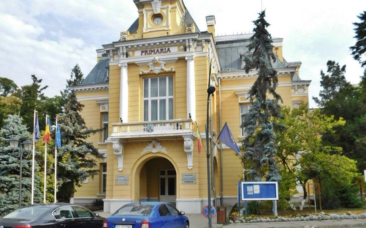 Percheziții la Primăria Botoșani. Primarul Cosmin Andrei, dus la DNA
