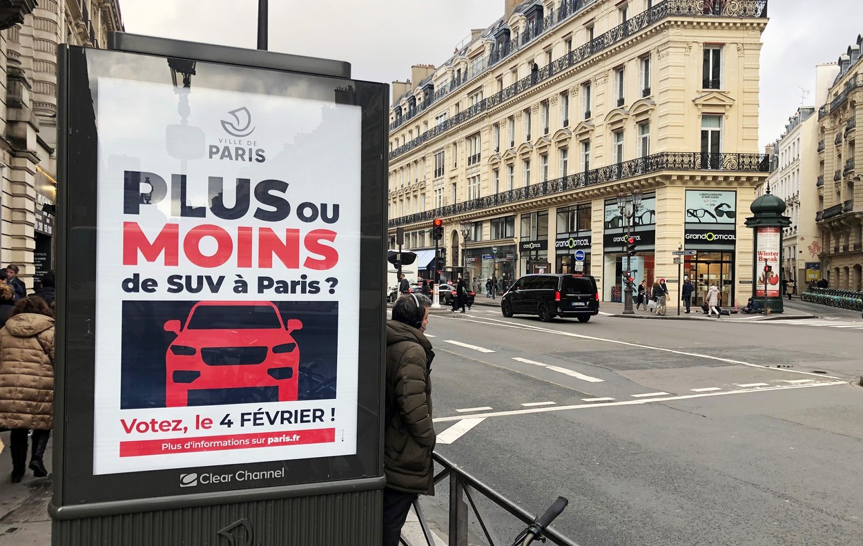 Referendum la Paris: Primăria vrea să crească tarifele pentru parcarea SUV-urilor în capitala Franței