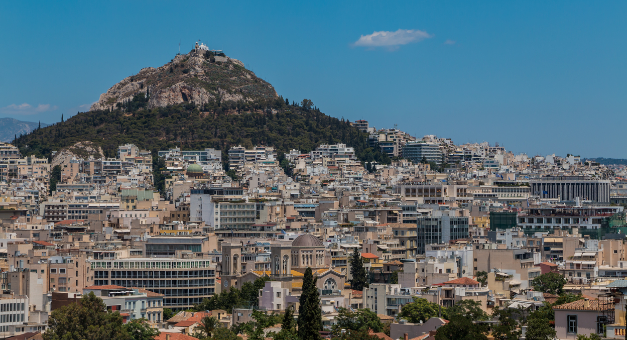 „Nu poate funcționa ca și cum ar fi un hotel uriaș”. Primarul Atenei promite să salveze capitala elenă de turismul excesiv