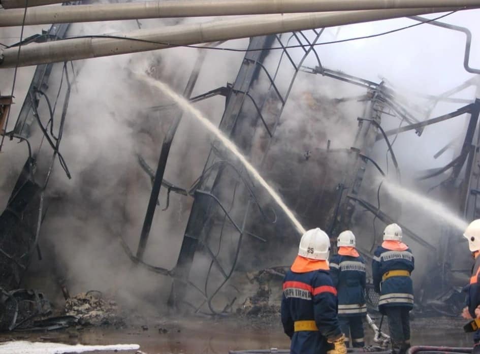 Incendiu la o rafinărie din Rusia după un atac cu drone. Localnicii din Volgograd spun că au auzit două explozii