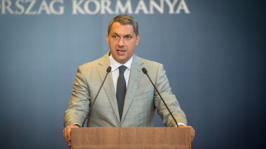 Janos Lazar politician maghair