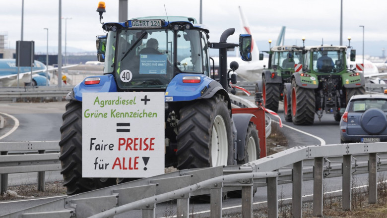 protest fermieri aeroportul frankfurt tranctoare și avioane