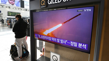 rachetă nord-coreeană pe un ecran