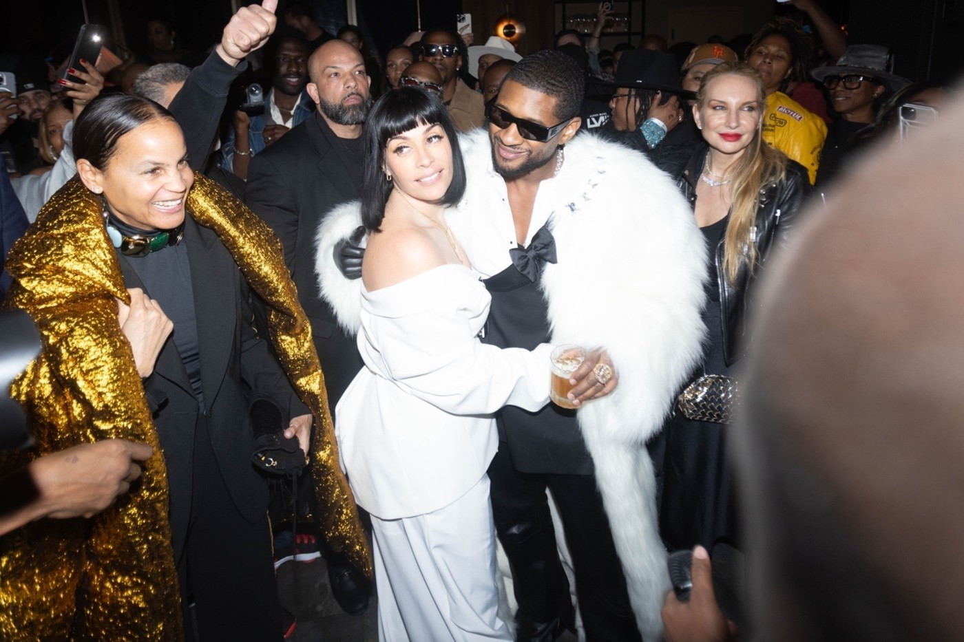 Usher s-a căsătorit în secret după show-ul de la Super Bowl