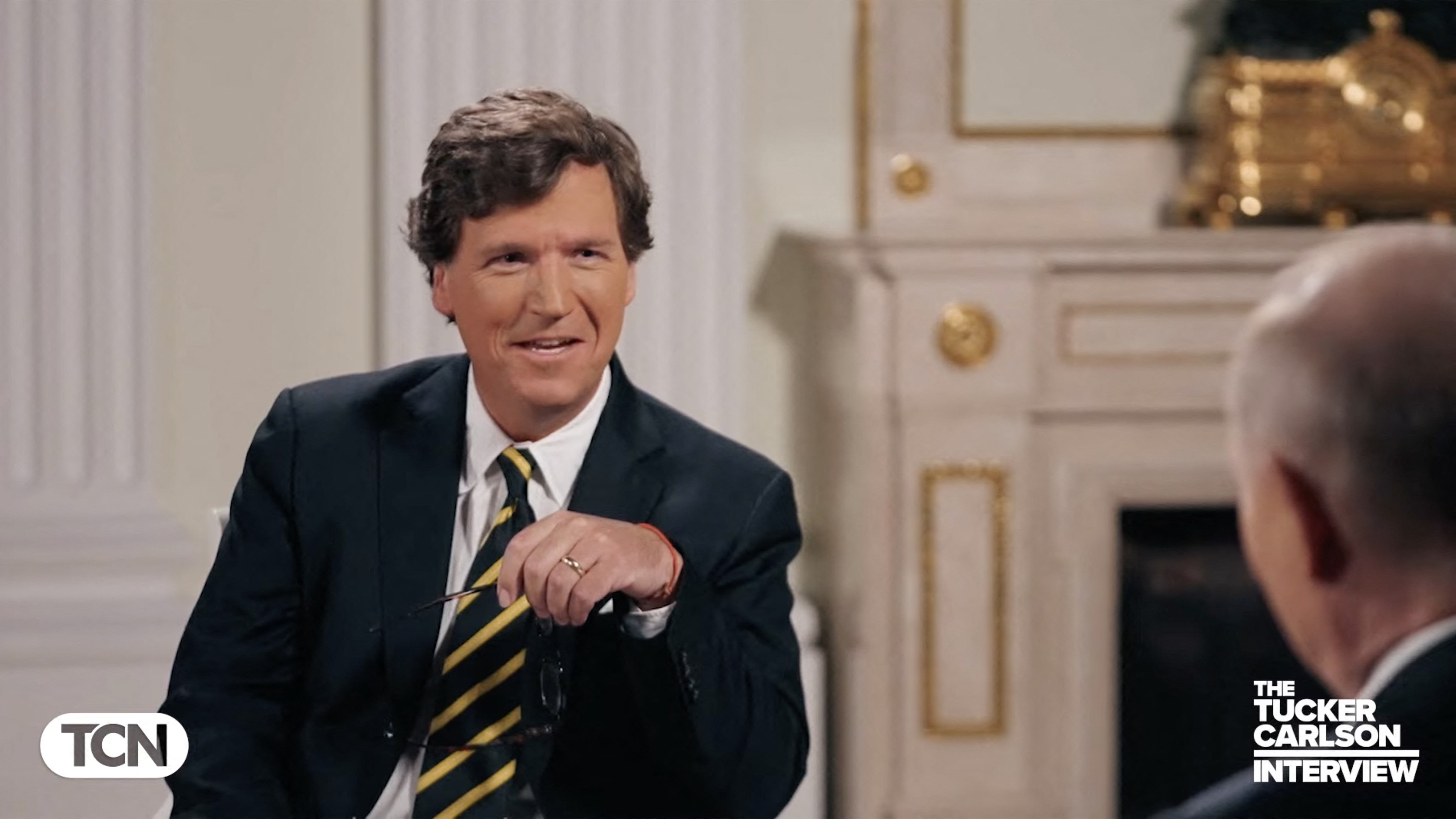 Tucker Carlson își continuă turneul european. Următoarea oprire a prezentatorului va fi în Serbia