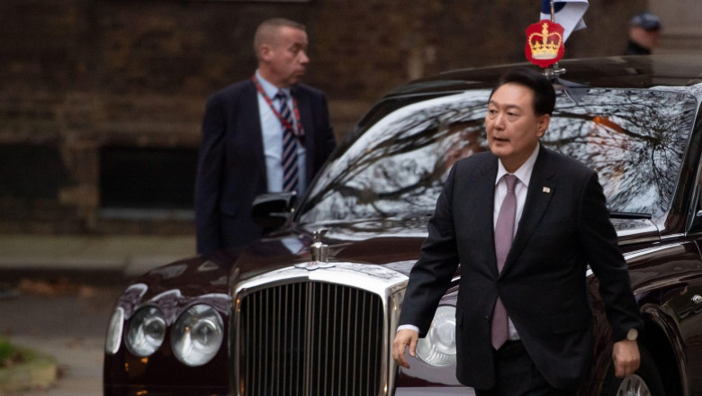 Whitehall, London, UK. 22nd November, 2023. Yoon Suk Yeol, The President of South Korea, made a visit to No 10 Downing Street this afternoon to meet Prime Minister, Rishi Sunak and his wife. He is in the UK following a State Visit yesterday when he met th