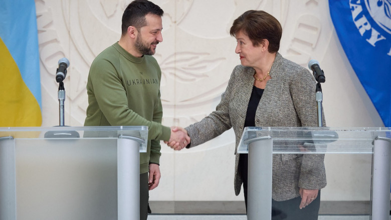 Le président ukrainien Volodymyr Zelenskyy rencontre Kristalina Georgieva, directrice générale du Fonds monétaire international, lors de sa visite officielle à Washington