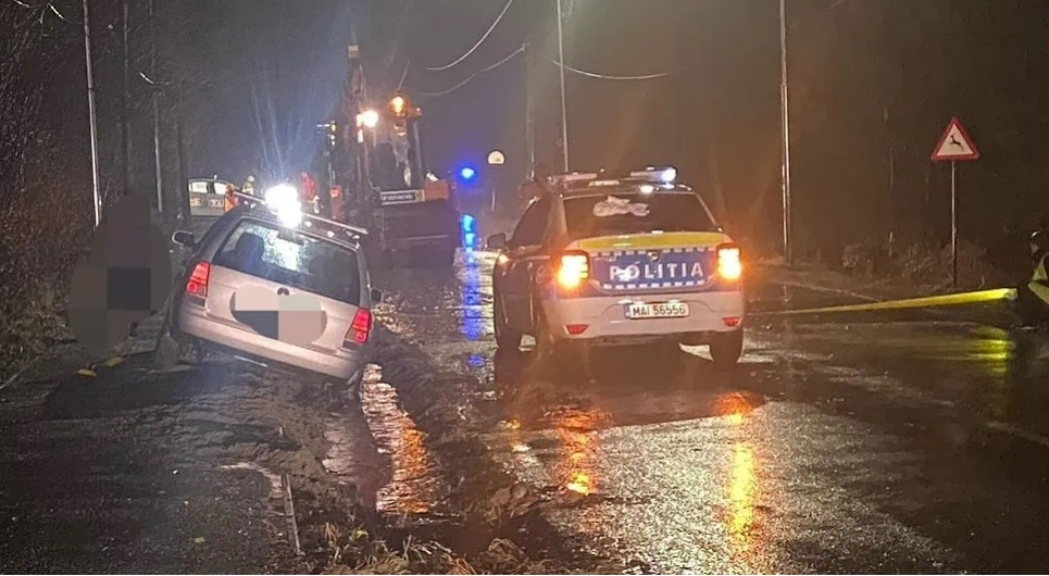 Un politist local din Sibiu a fost lovit de o mașină, în timp ce dirija traficul. Agentul este în stare gravă