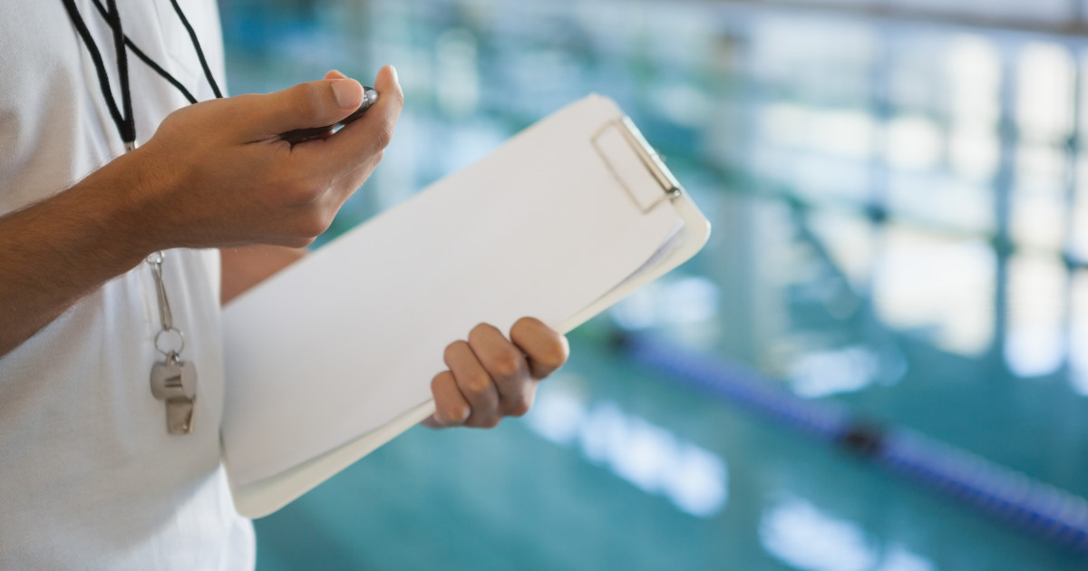 Un antrenor de înot de la Clubul Sportiv Dinamo din București a fost reținut, pentru că ar fi violat o fetiță de 7 ani