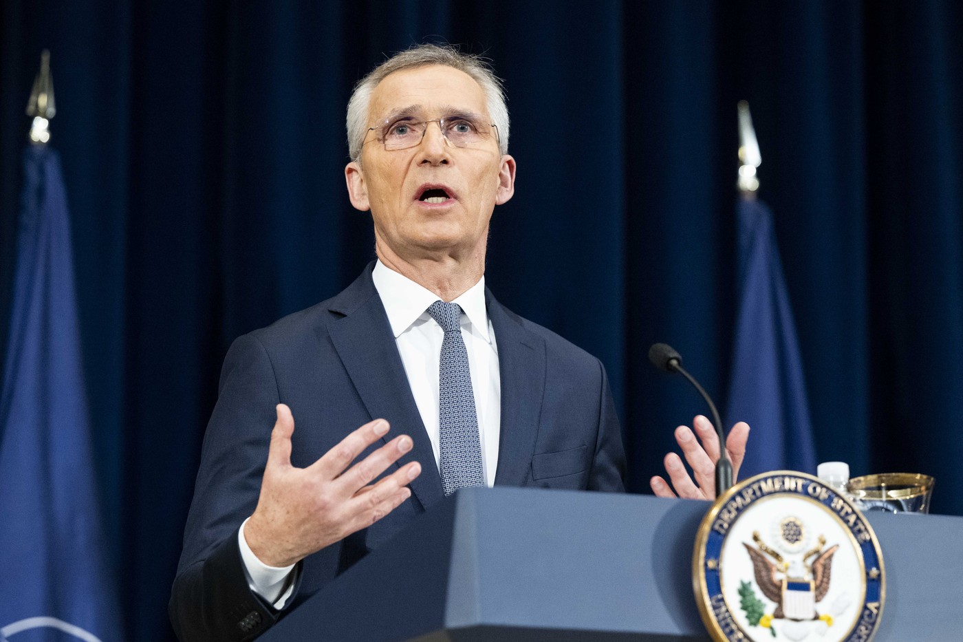 Stoltenberg avertizează Europa să nu se bazeze doar pe ea însăşi pentru apărare