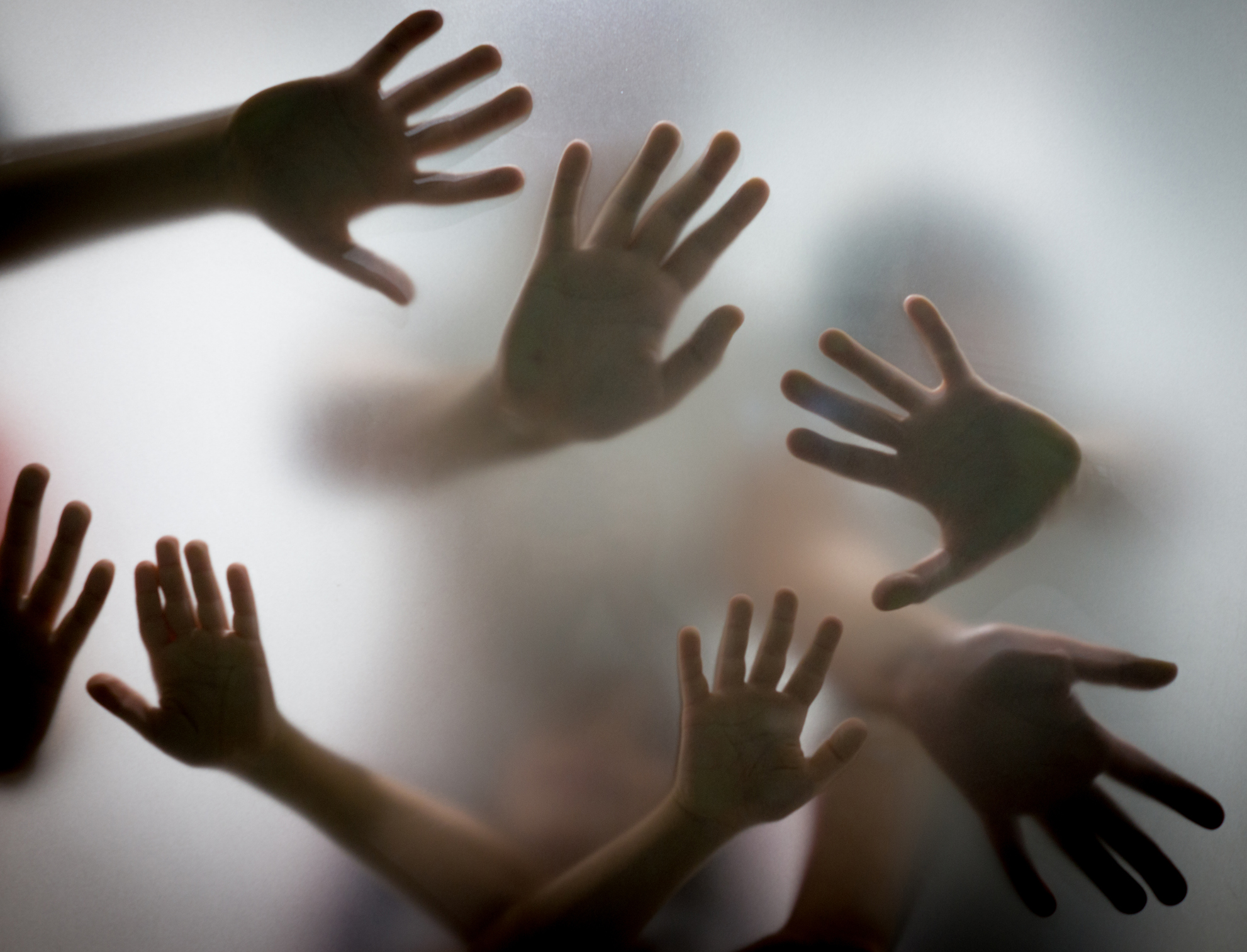 Un bărbat din Prahova a fost arestat preventiv pentru că și-ar fi violat cei trei copii