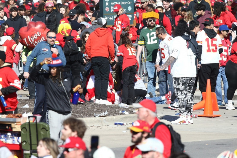 Multiple people shot in Kansas City after Chiefs 2024 Super Bowl rally; 2 in custody, police say