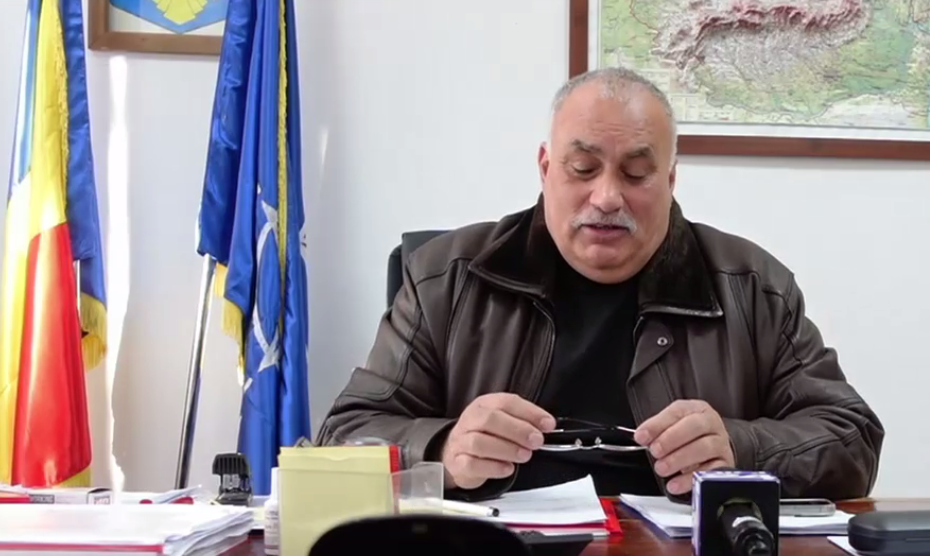 Doi primari au dat în judecată propriile primării pentru salarii mai mari: „Profesorii și medicii manâncă cu două guri și noi cu una?”