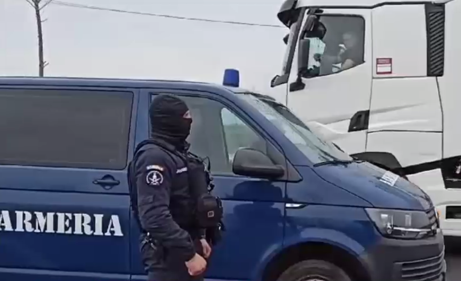 Mită la Vama București. Stenograme: „Ăla plătește avansul, noi ratele” / „Le-am propus 5 mii de lei, au cerut 10.000 de euro”
