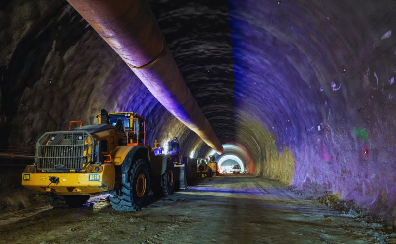 Primul tunel de pe o autostradă din România a fost săpat aproape pe jumătate