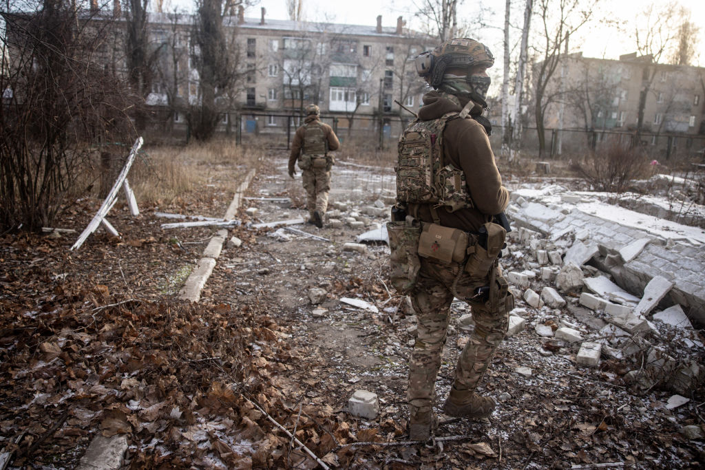 Rușii pierd 13 militari pentru fiecare ucrainean căzut la Avdiivka. Cu toate astea, continuă să avanseze. Orașul, aproape cucerit