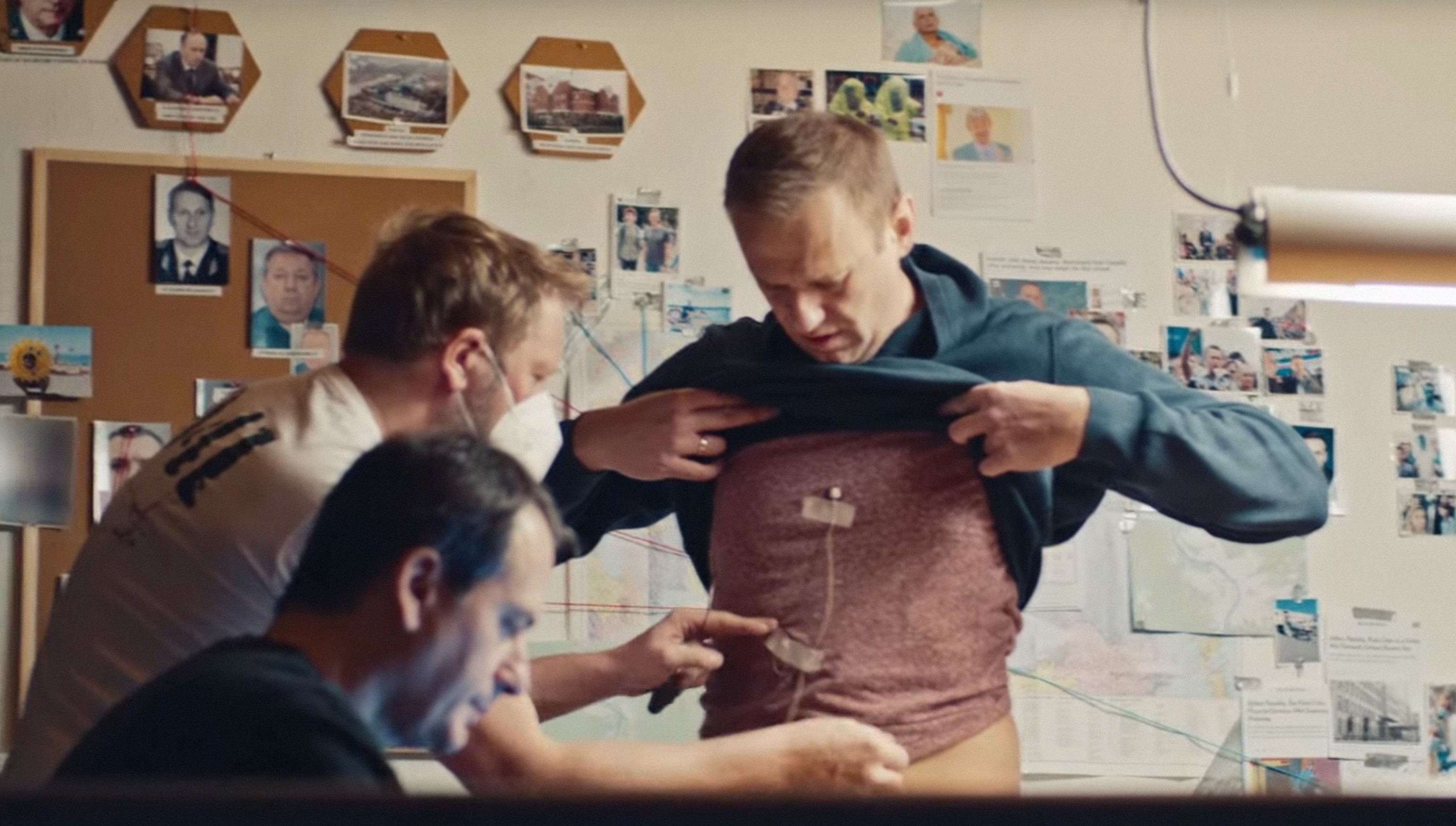 În „Navalny” aflăm acum de ce Putin a trebuit să-l ucidă pe Navalnîi de 2 ori: În realitate, agenții FSB sunt mai proști decât în filme