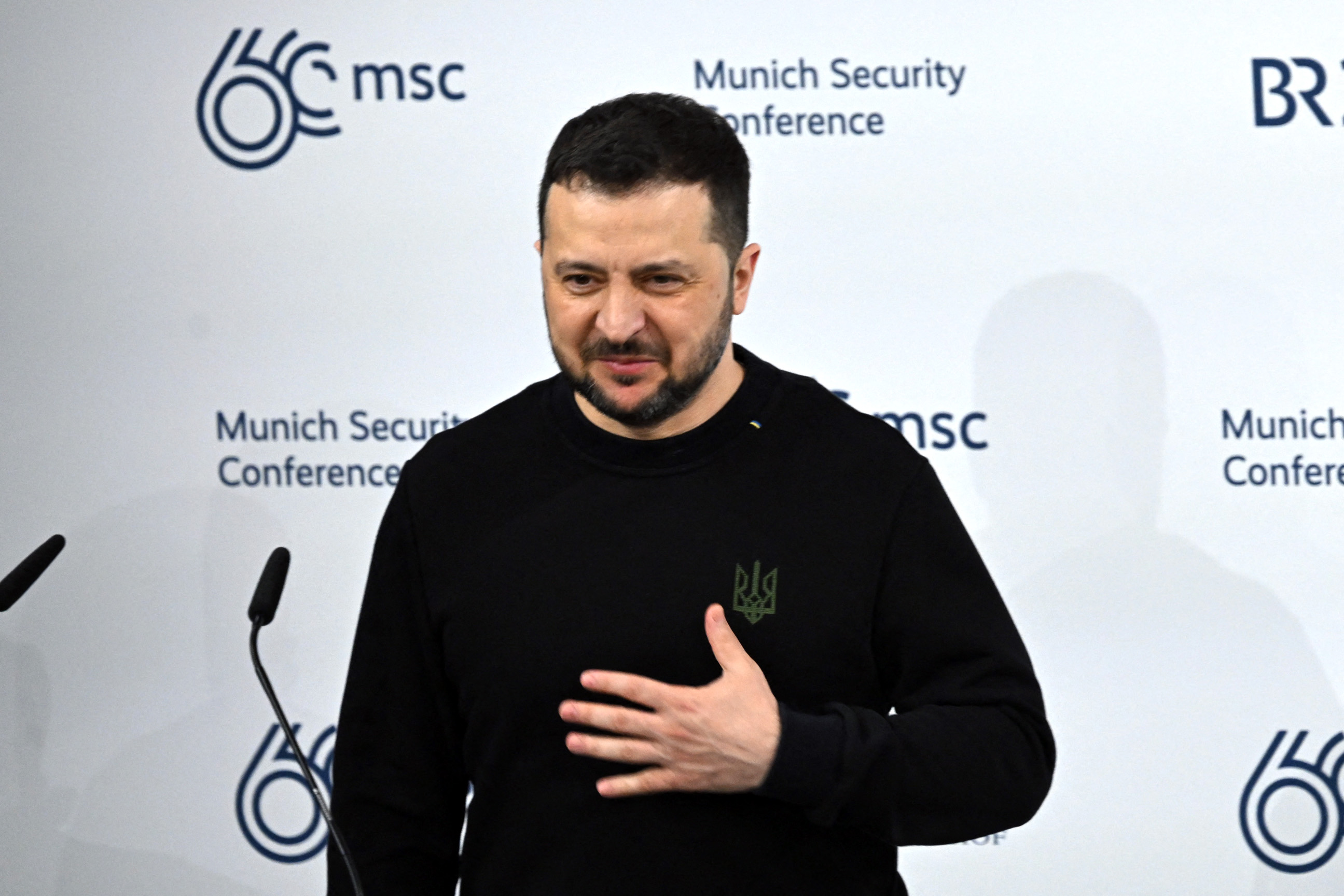 Volodimir Zelenski îl invită din nou pe Trump în Ucraina şi se oferă să-l ducă personal pe front