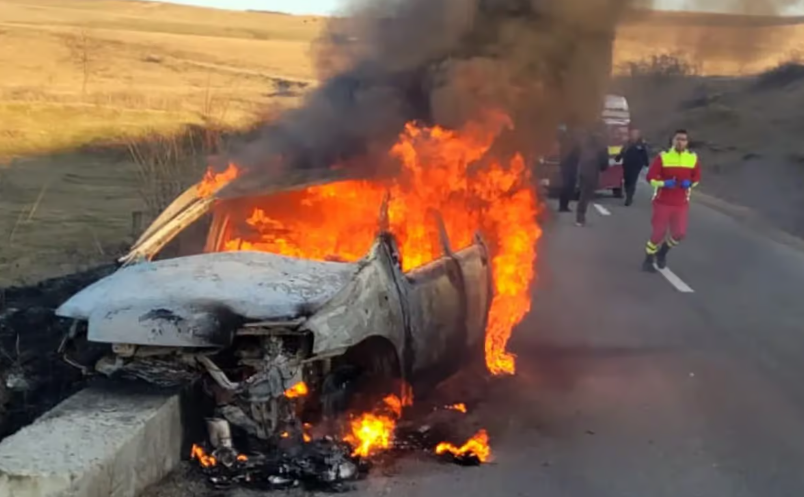 O persoană a murit carbonizată în urma unui accident, în județul Alba