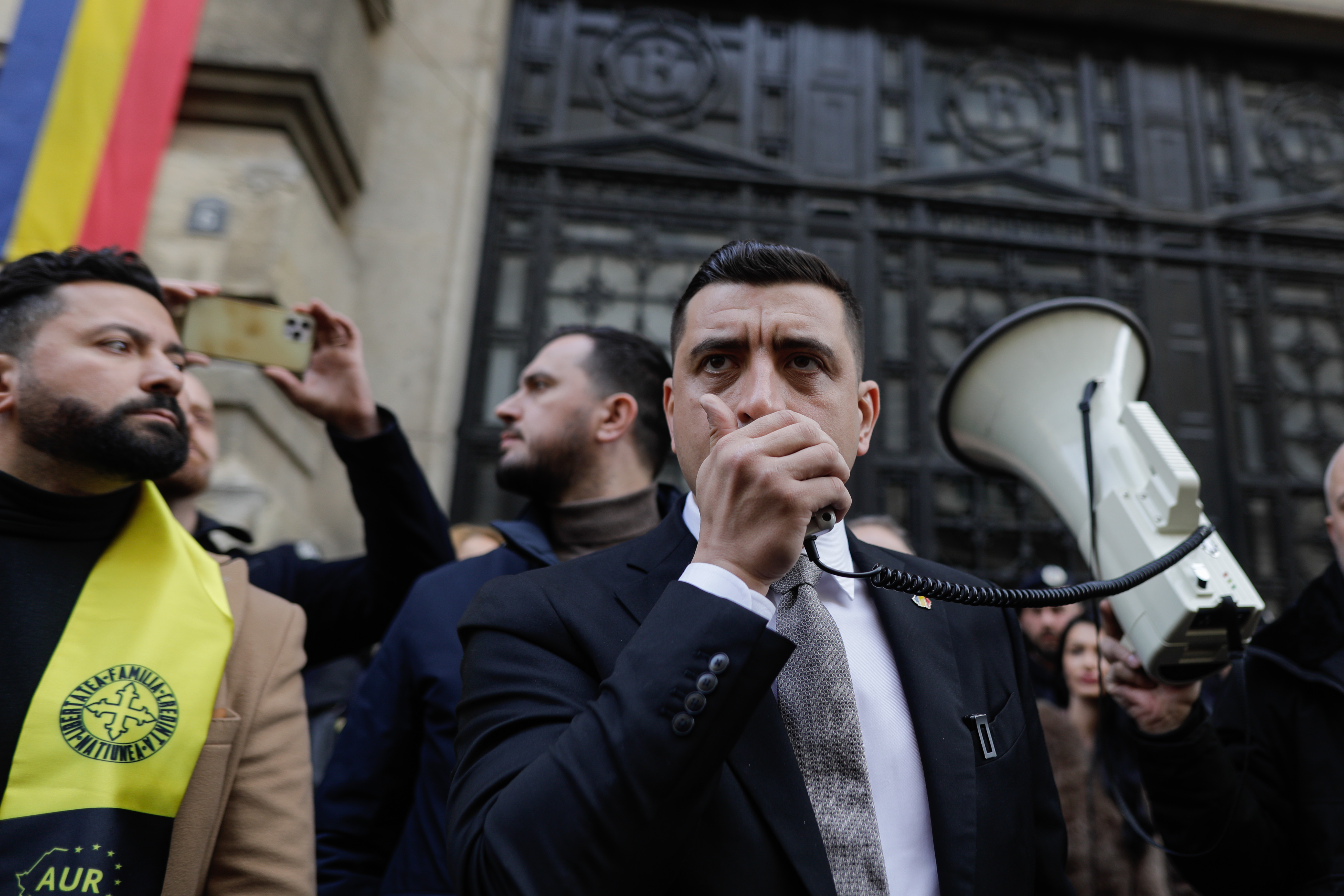 Simion atacă "noua Uniune Sovietică de la Bruxelles": Cu ajutorul lui Dumnezeu, îi oprim pe toţi, de la Juncker la Ursula von der Leyen