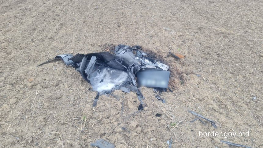 Noi fragmente de dronă au fost găsite în Republica Moldova, în apropiere de graniţa cu Ucraina