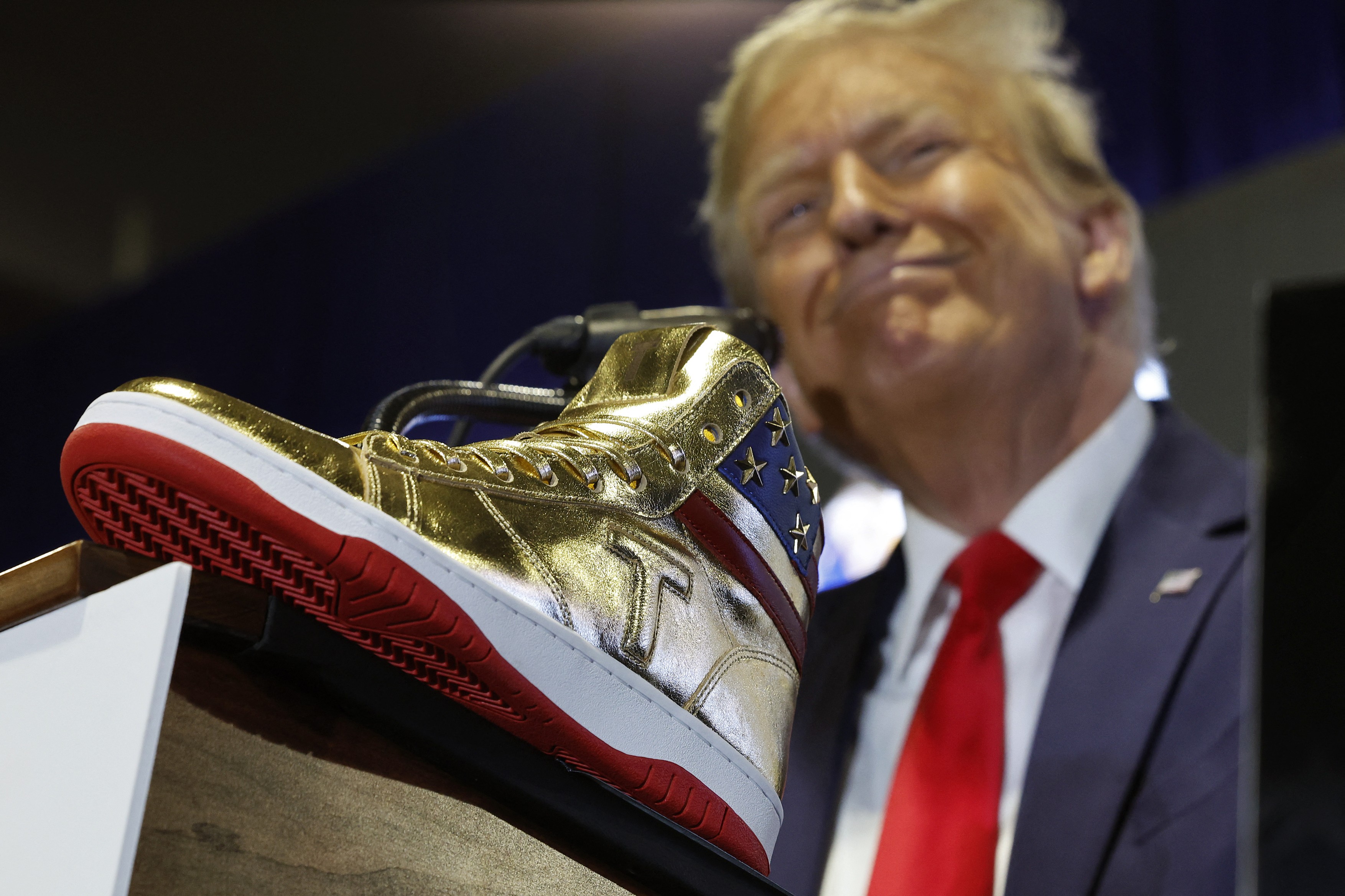 Donald Trump și-a lansat propria marcă de încălțăminte sport. "Cred că va fi un mare succes"