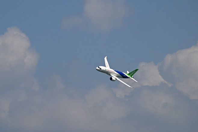 SINGAPORE AIRSHOW CHINESE PASSENGER JET C919 REHEARSAL FLIGHT