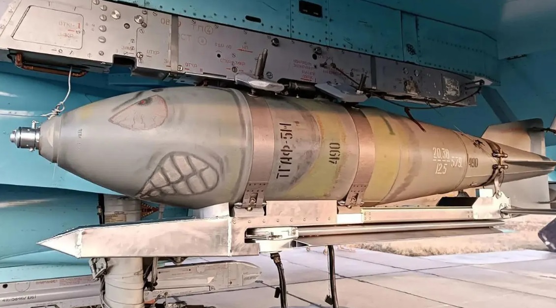Rușii au lansat sute de bombe ghidate cu planare în ultimele zile și au devastat apărarea ucraineană. O singură armă le poate opri