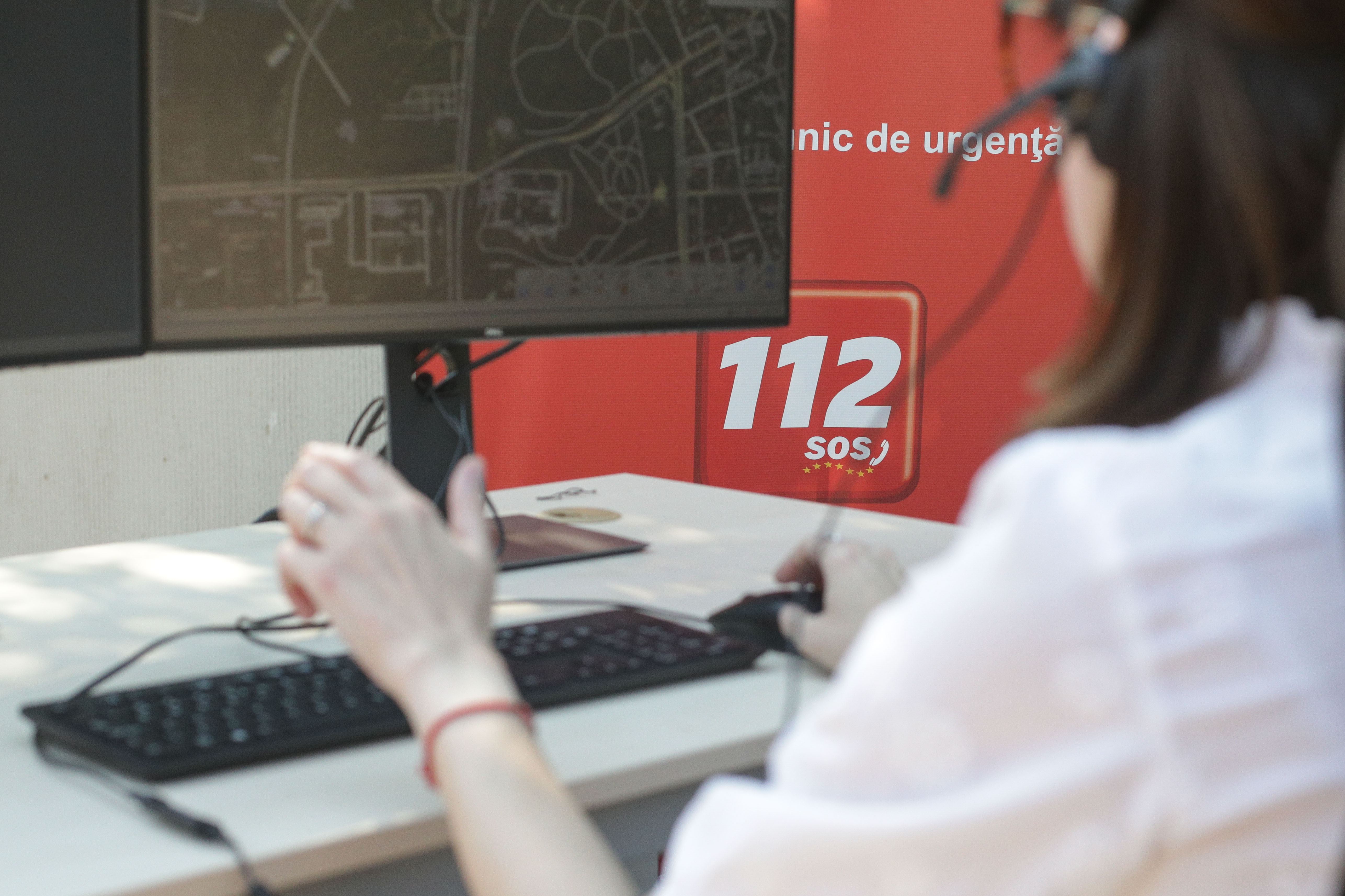 O fată de 13 ani a sunat la 112 și a mințit că a fost răpită după ce a pierdut o provocare online. 100 de oameni au căutat-o ore în șir